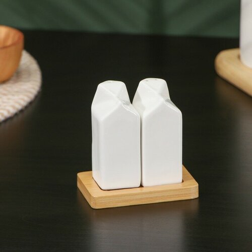 Набор фарфоровый для специй на бамбуковой подставке BellaTenero Пакет 3 предмета солонка перечница подставка цвет белый 844₽