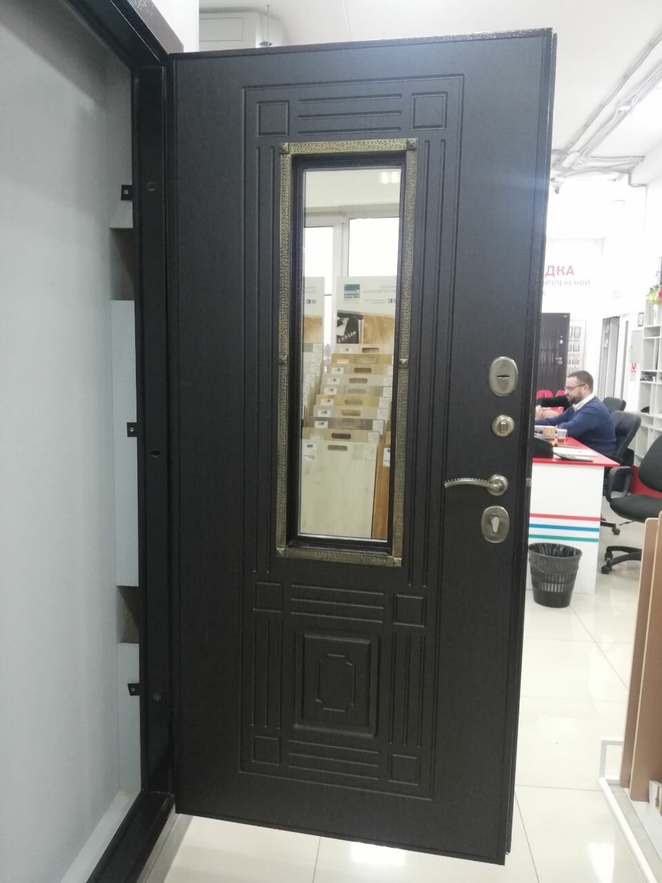 Дверь входная металлическая с элементами ковки Венеция - 2, 97*205, венге, с правосторонним открыванием - фотография № 3