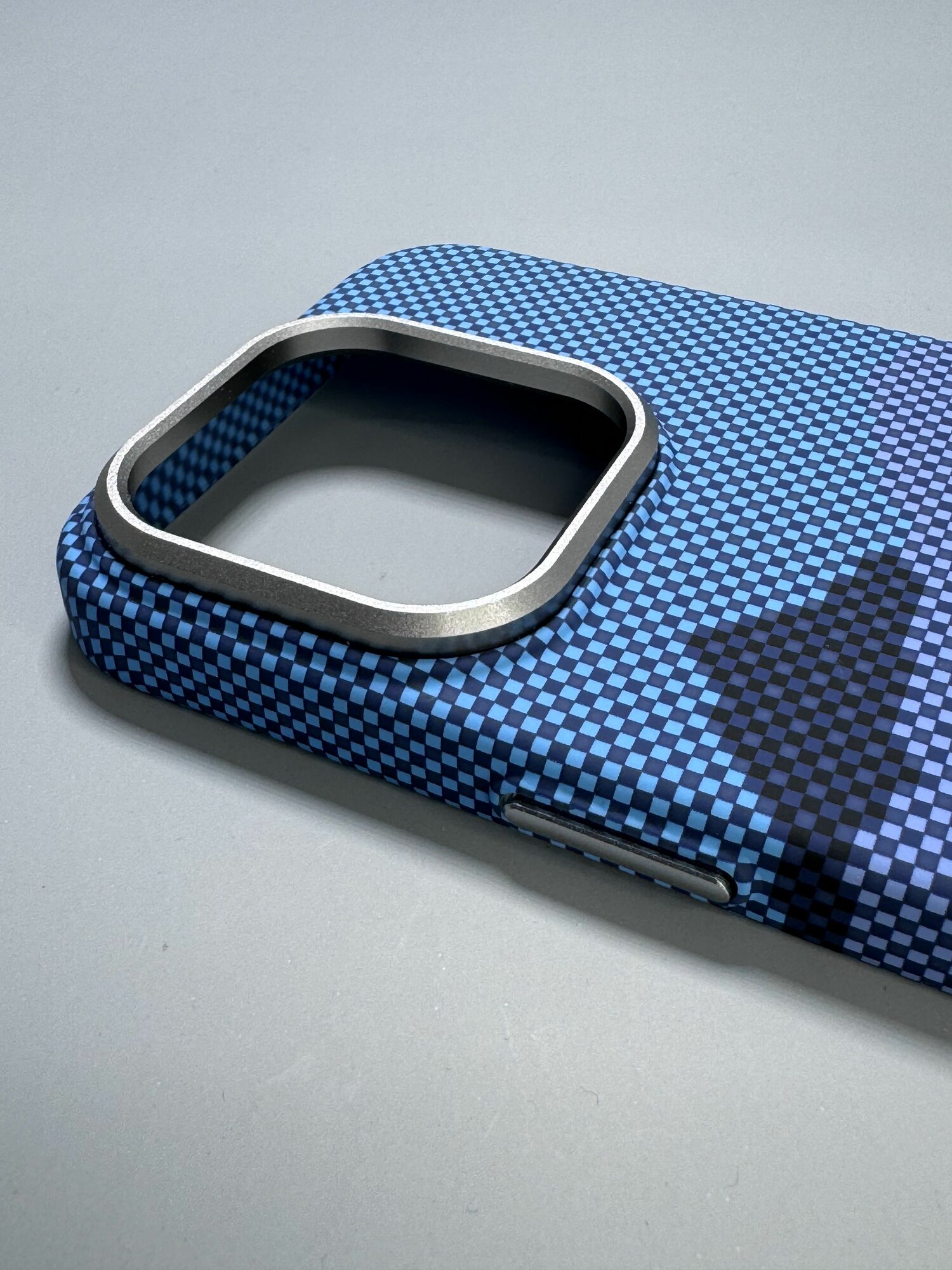 Чехол на iphone 15 Pro , защитный кейс LUXO на айфон 15 Про под карбон , soft-touch , с рисунком — фото 1