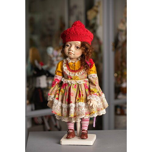 Авторская кукла Девочка в берете ручной работы, текстильная, интерьерная