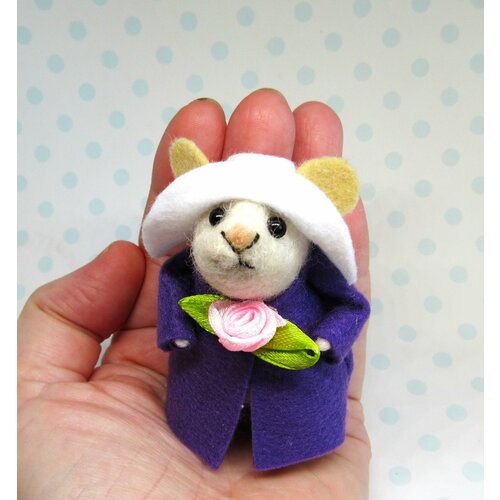 Игрушка войлочная. Мышка в пальто. Ручная работа