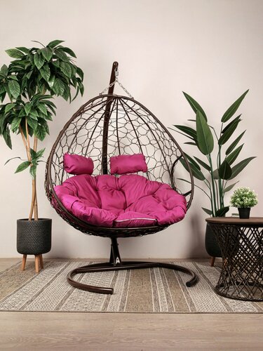 Изображение товара Подвесное кресло для двоих, с ротангом коричневое, розовая подушка