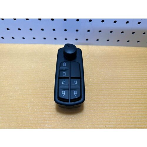 Блок управления стеклоподъемниками Mercedes Axor 5110₽