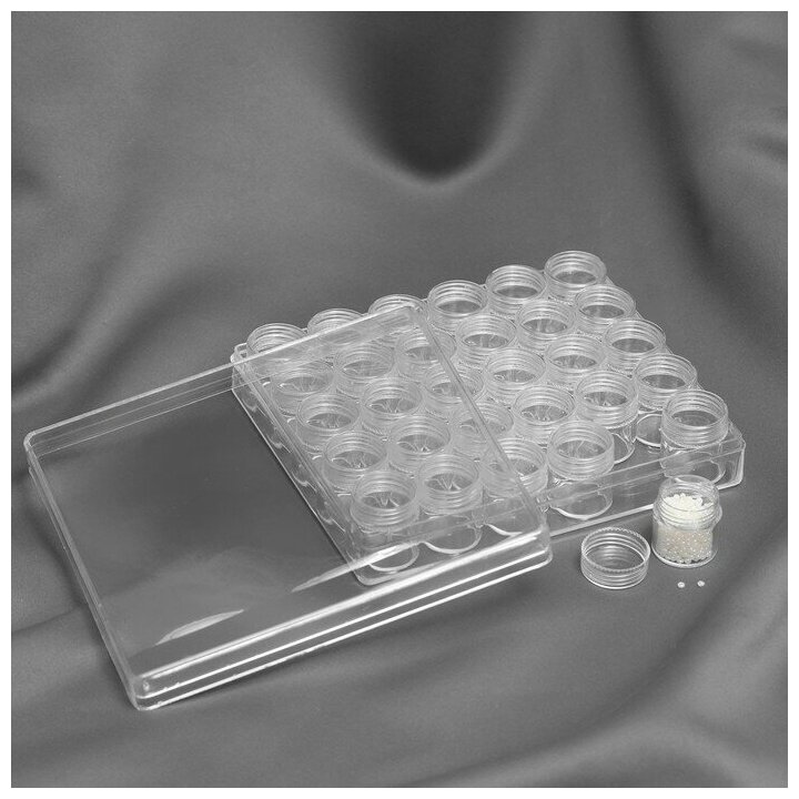Набор баночек для рукоделия, 30 шт, d = 2 × 2,5 см, в контейнере, 16,5 × 13,5 × 3,5 см, цвет прозрачный
