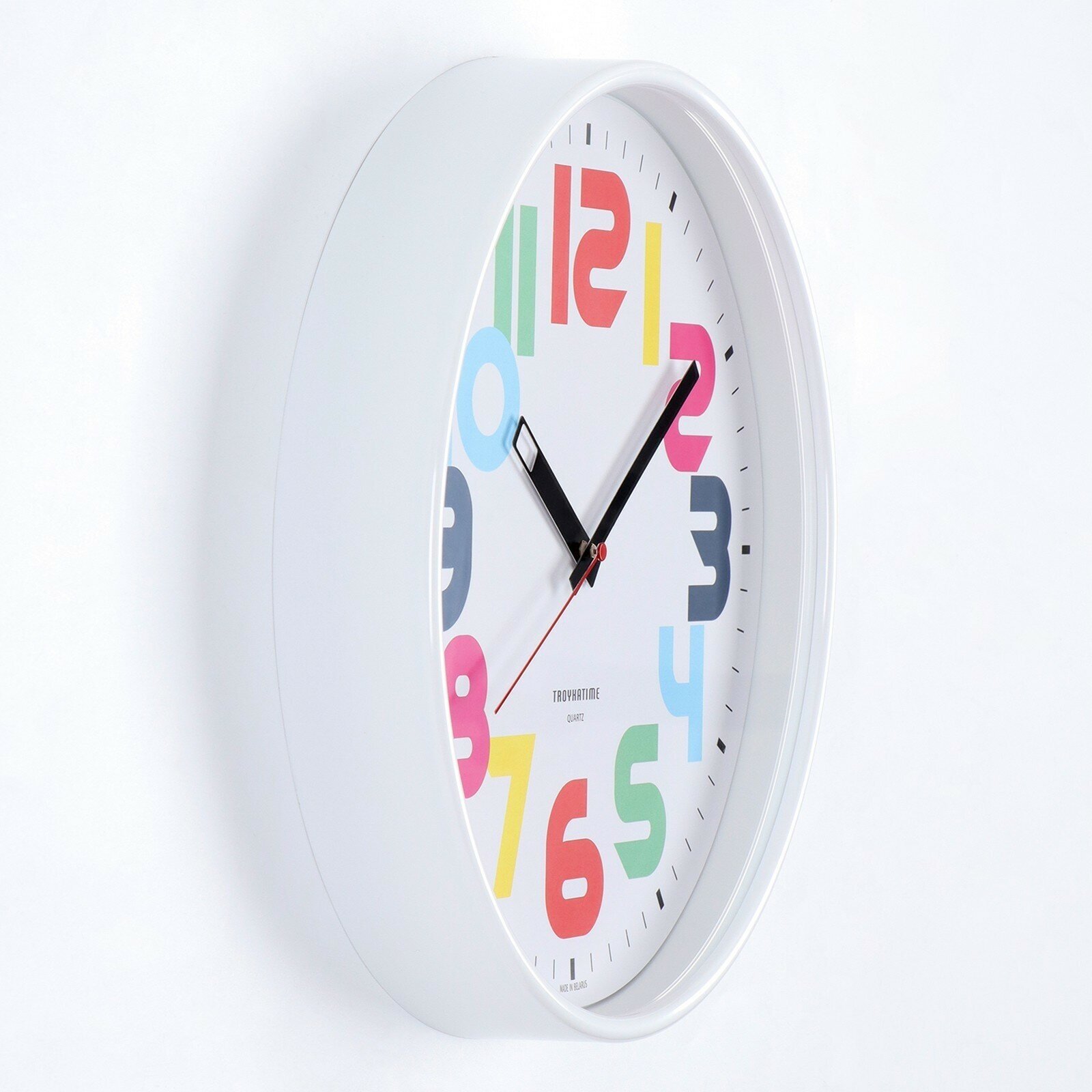 Часы настенные "Цифры" разноцветные диаметр 30 см Troykatime - фото №6