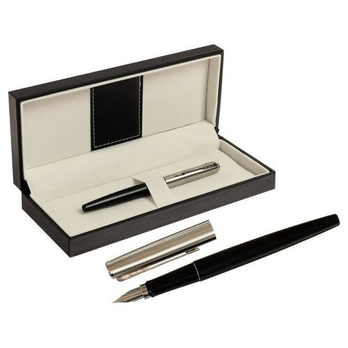 Ручка подарочная перьевая в кожзам футляре ПБ J, корпус черный с серебром