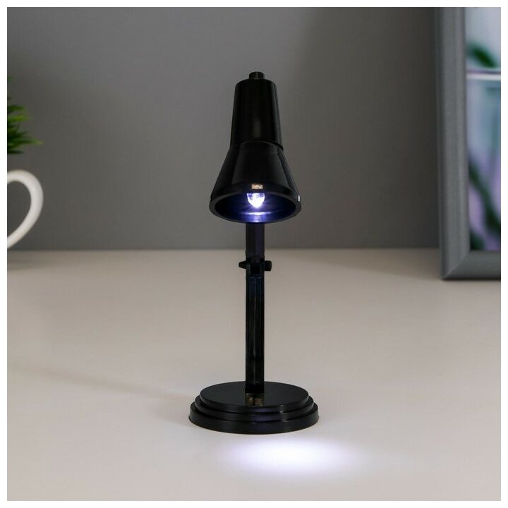 Ночник "Настольная лампа" LED 0.5Вт от батареек LR41 черный 4х4х11 см - фотография № 2