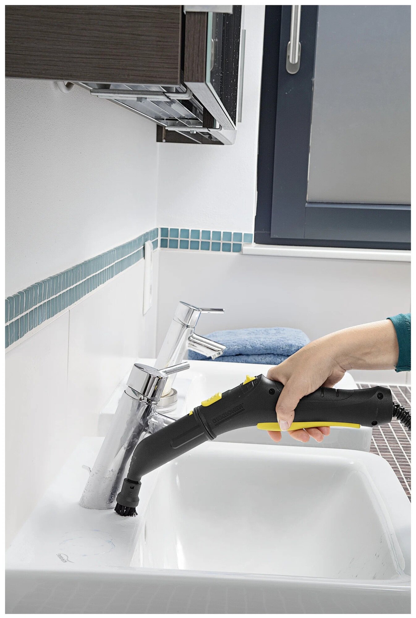 Пароочиститель Karcher SC 2 EasyFix + аксессуары VELER: 2 салфетки для пола, 2 обтяжки для ручной насадки, 4 щёточки, насадка для мойки окон - фотография № 9