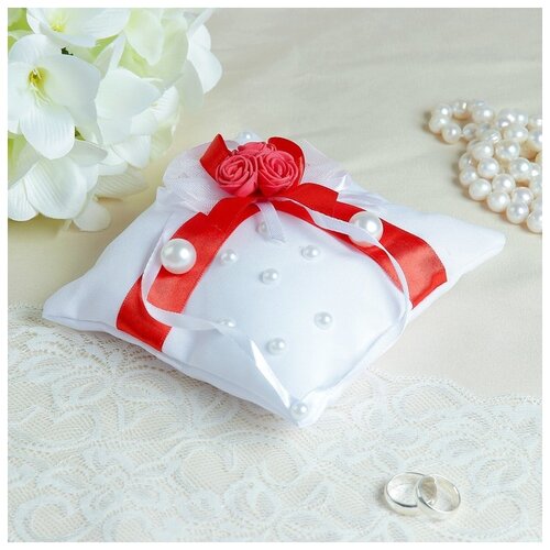 фото Подушечка для колец "николь", бело-красная 3255333 сима-ленд