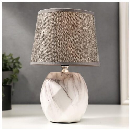 фото Лампа настольная risalux 40 вт, бело-коричневая, 17,5*17,5*28,5 см