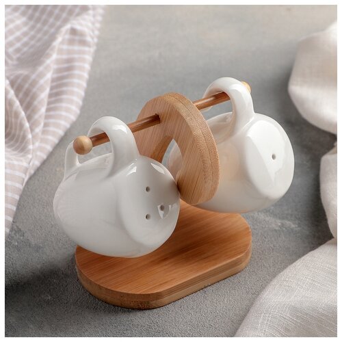 фото Набор для специй на дерев подставке 2 шт "эстет. баночки" солонка, перечница 4177772 доляна