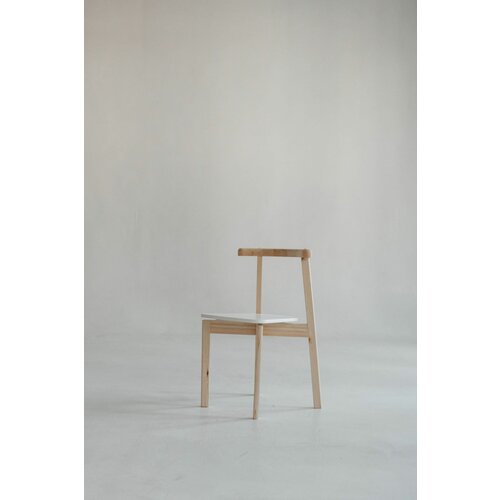 Кухонный стул бинго лайт, белый с деревянными ножками