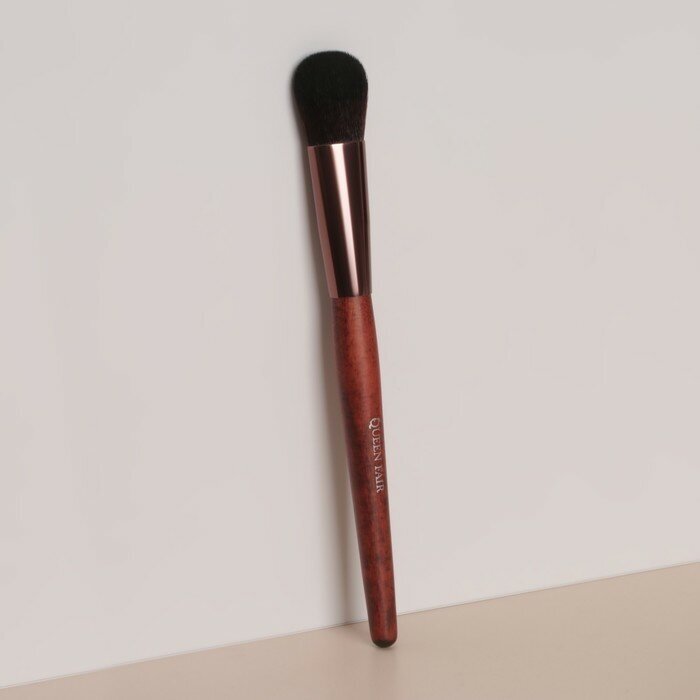 Queen fair Кисть для макияжа «Brush WOOD», 18 (+/- 1) см, цвет коричневый