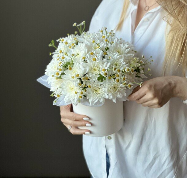 Сборный букет Flawery, Хризантема кустовая 4, Ромашка 2, Размер 30х14см, Белый