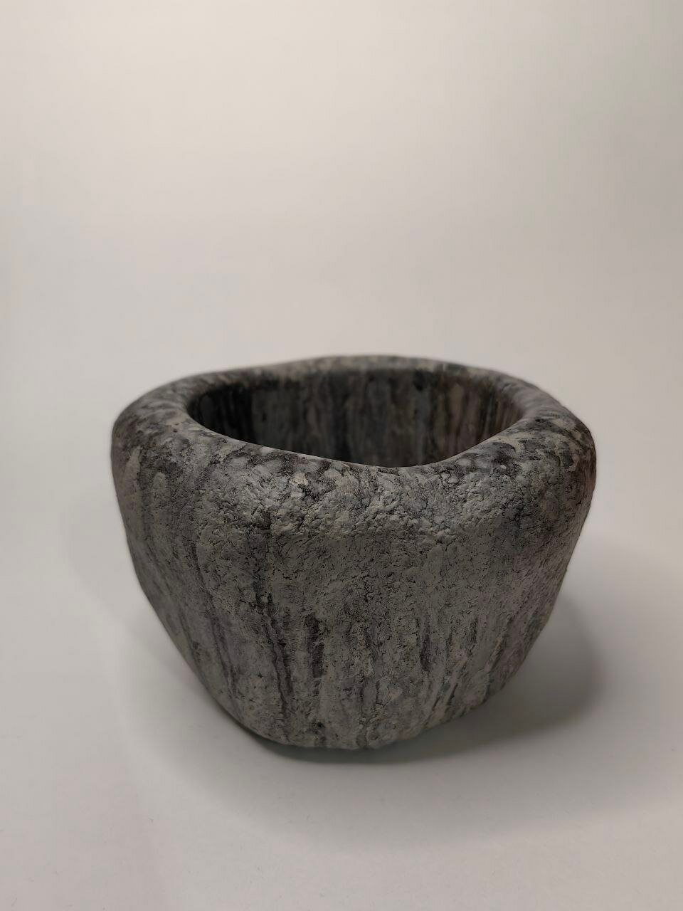 Декоративное кашпо  BARABASH decor studio  цвет серый  размер 17х11 см  материал бетон 