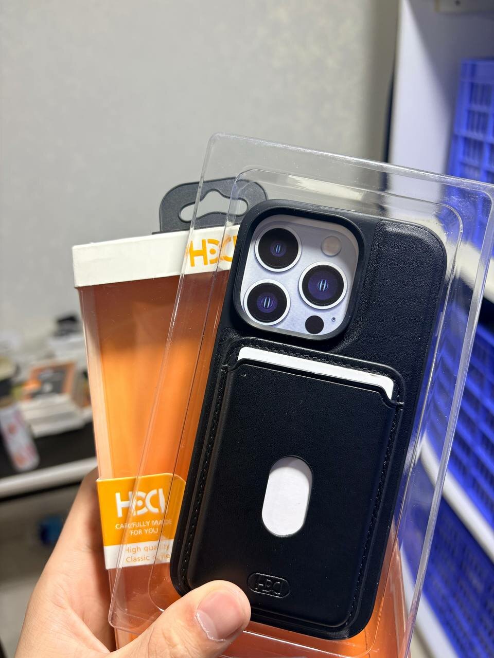 Задний чехол для iPhone 13 с держателем для карт и подставкой (kickstand)