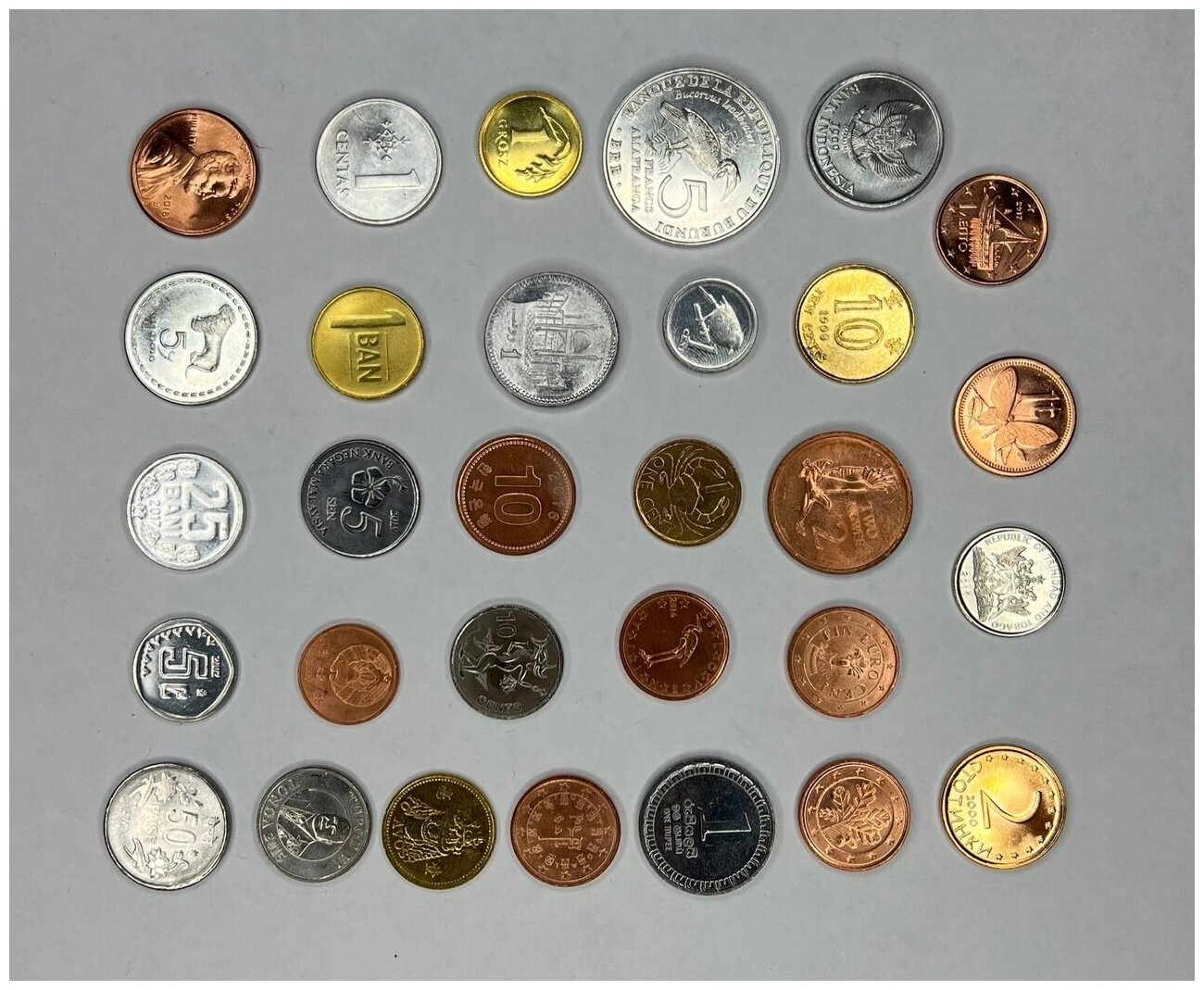 Подарочный набор монет разных стран мира 30 шт состояние AU (из банковского мешка/мало прибывала в обращении)