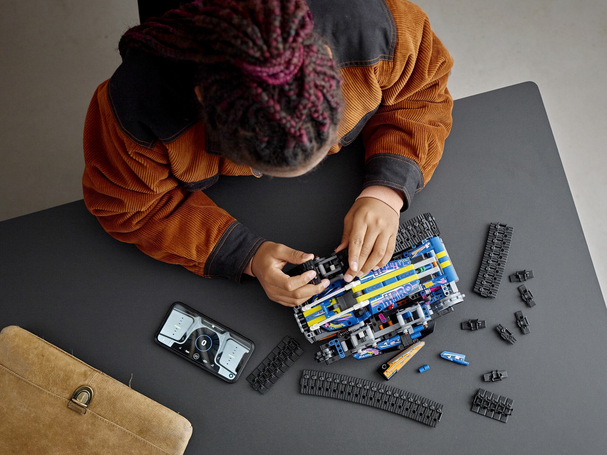 Конструктор LEGO Technic 42140 "Машина-трансформер на дистанционном управлении" - фото №19