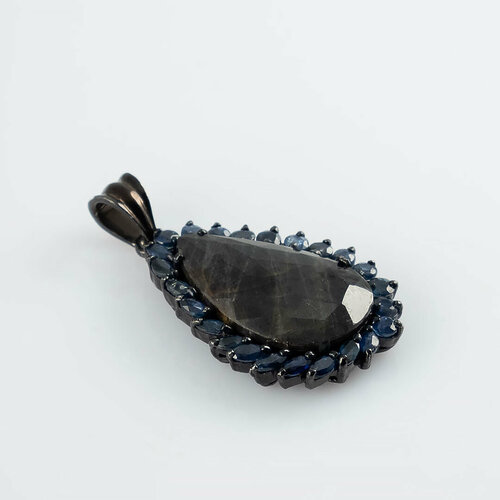 Кулон из серебра с сапфиром, корундом