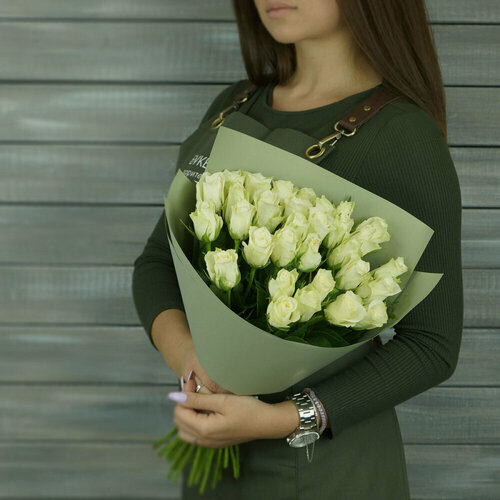 Изображение товара Букет из живой 31 белой розы В упаковке (38 СМ) от Букет Маркет