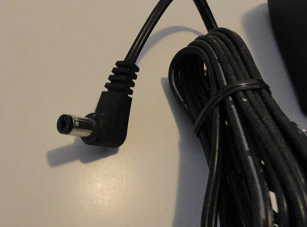 Адаптер питания 12V 1.5A штекер 1.7*5.5мм — фото 1