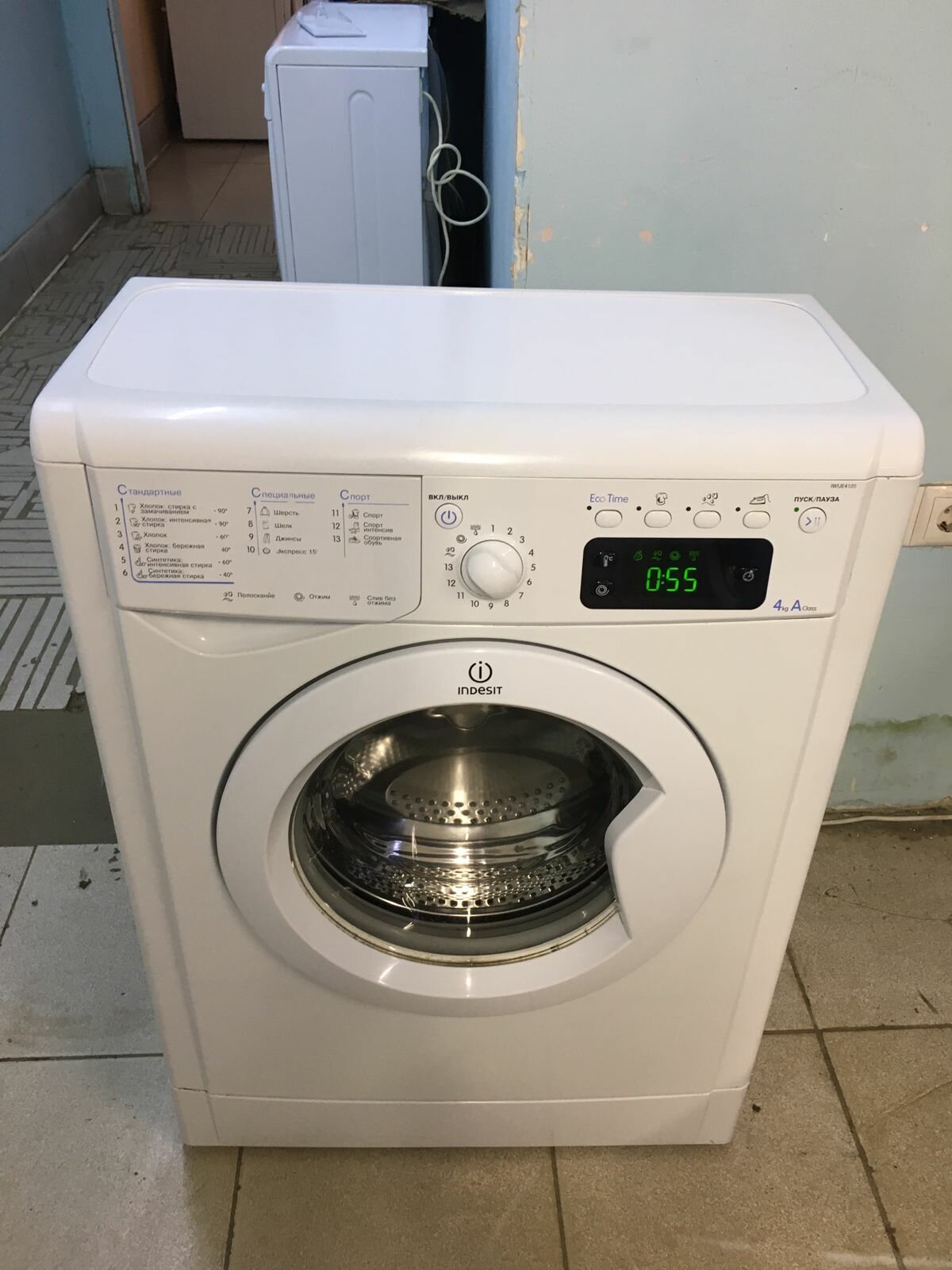 Узкая стиральная машина Indesit IWUE4105