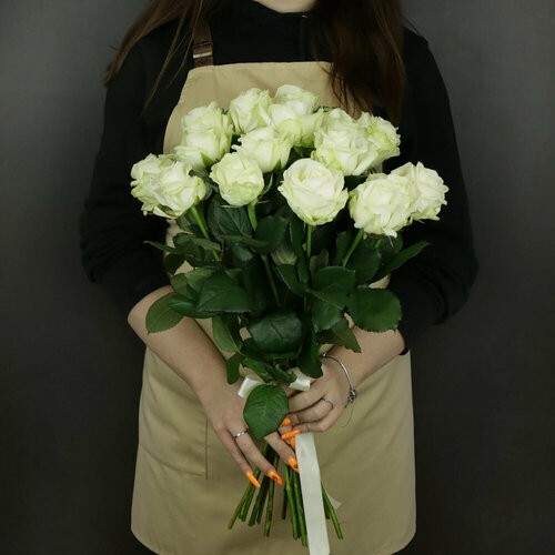 Изображение товара Букет Букет Маркет "Розы", белые розы с лентой, 15 штук, высота 60 см