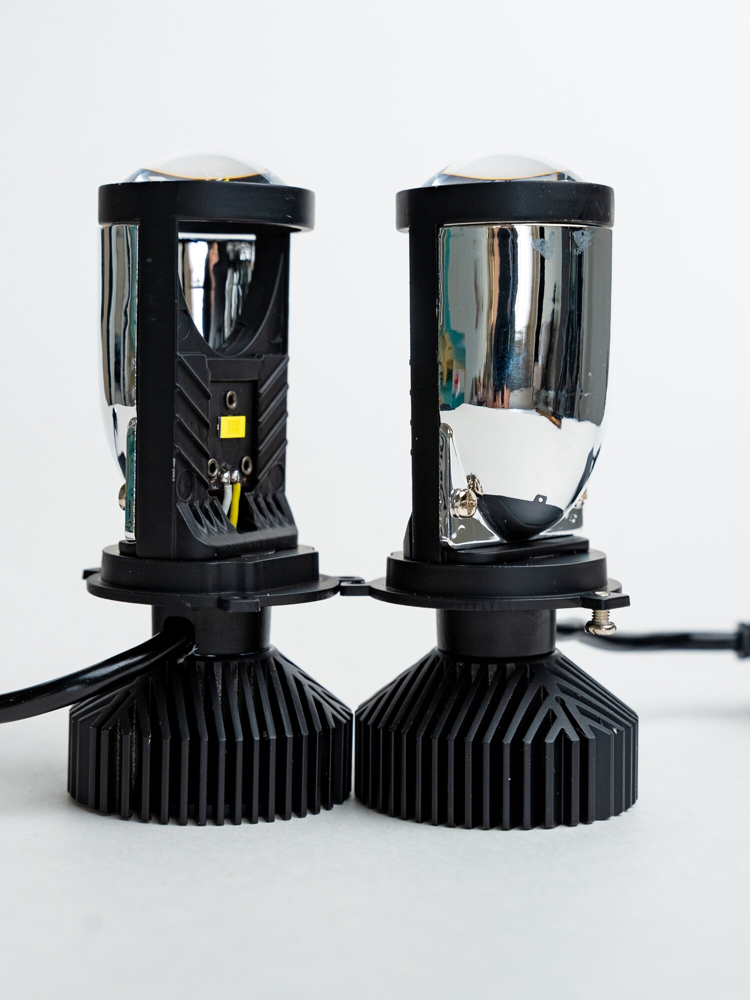 Автомобильные светодиодные LED лампы, мини линзы bi led, H4 6000 автосвет 2 шт, для дальнего и ближнего света — фото 1