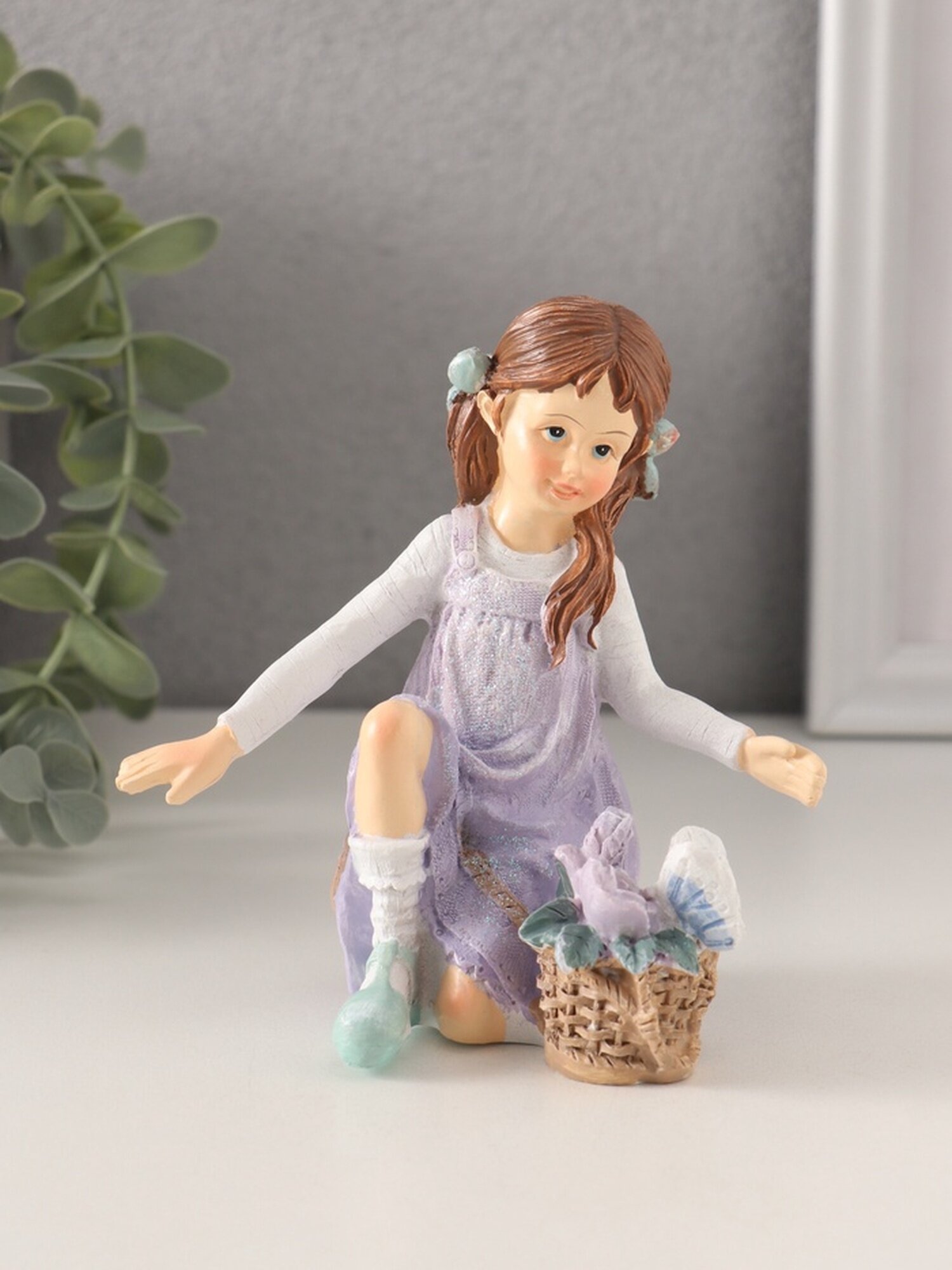 Фигурка полистоун «Девочка в сиреневом сарафане с корзинкой цветов» 11×6.5×12 см
