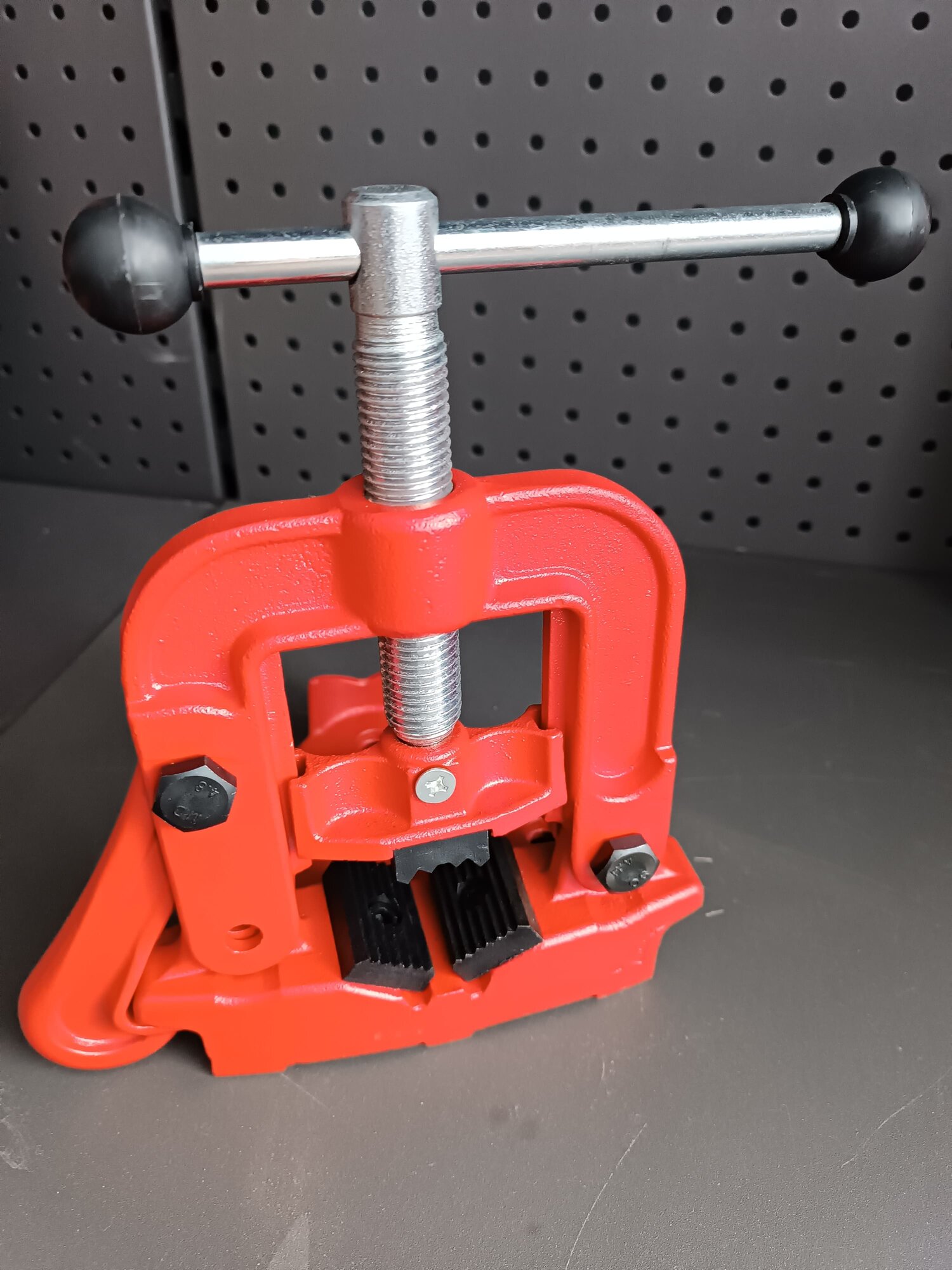 Тиски трубные VOLL до 2" — фото 1