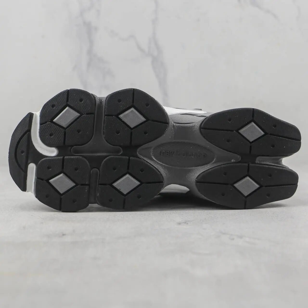 Кроссовки New Balance New Balance 9060, полнота 4 (RU)/ на узкую и среднюю стопу, размер 40, gray — фото 1