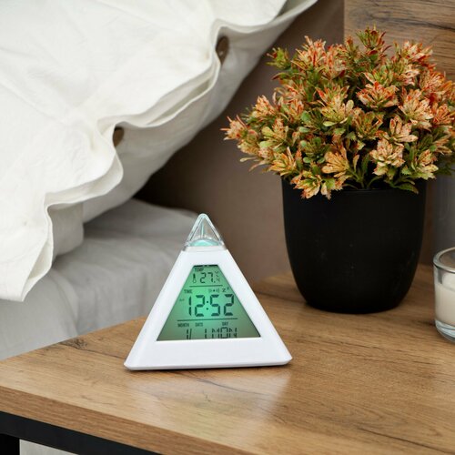 Будильник Luazon LB-05 Пирамида 7 цветов дисплея термометр подсветка 71500₽