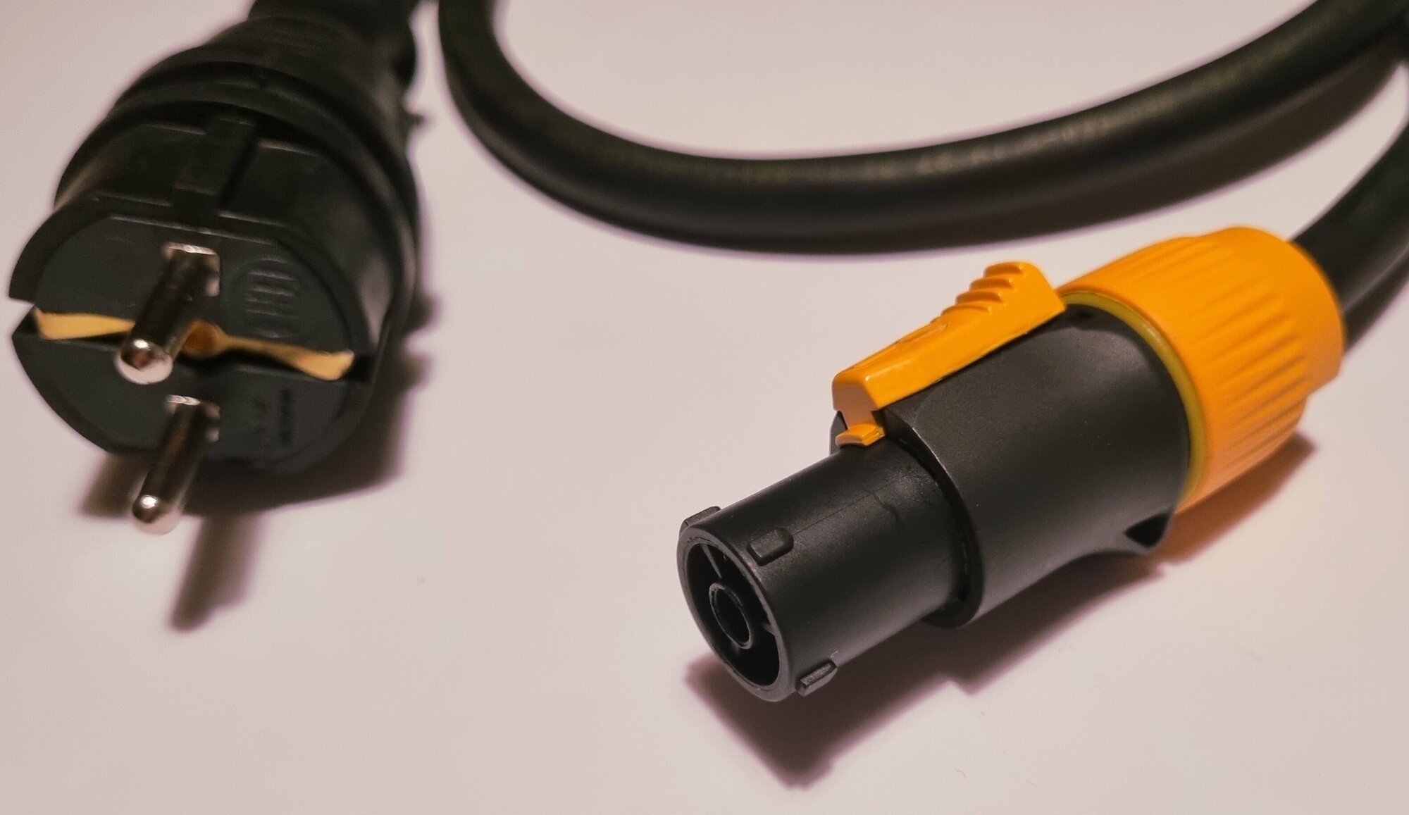Силовой кабель питания PowerCON True (3x1.5мм, 1 метр) ip65