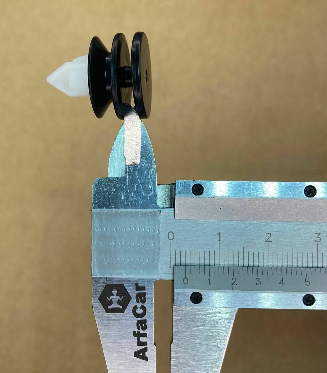 Клипса 1376567 Volvo обшивки двери, комплект 10шт — фото 1