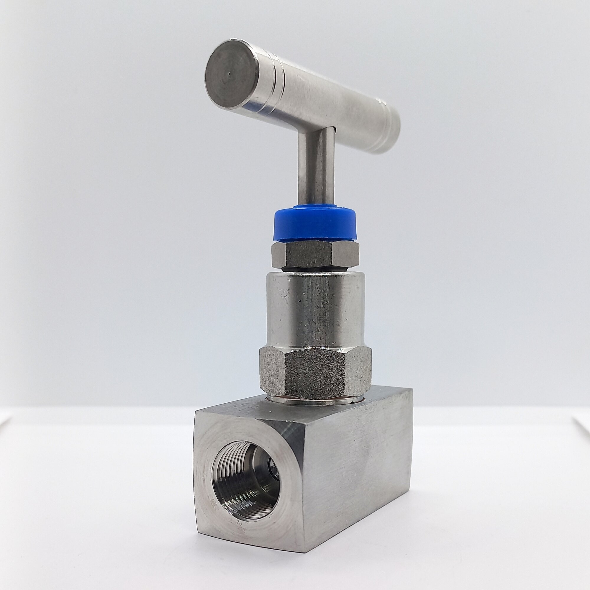 фото Игольчатый вентиль (клапан) муфтовый нержавеющий, AISI304 DN 15 (1/2")