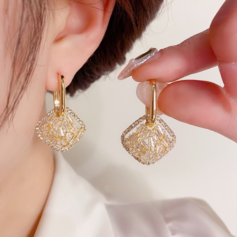 Серьги с подвесками, Swarovski Zirconia, размер 20 мм, белый в золоте