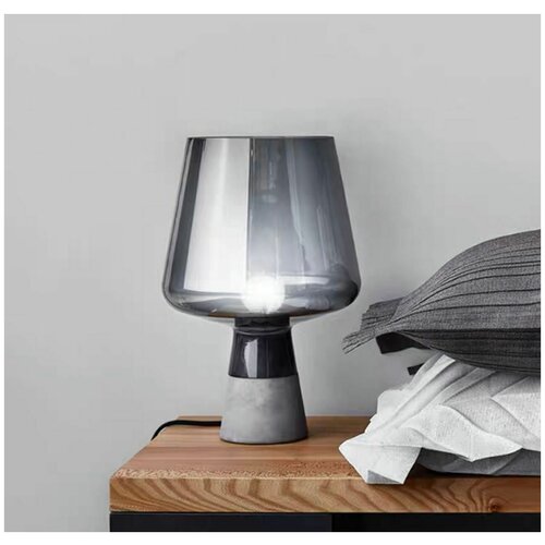 Настольная лампа в американском стиле с цементным держателем