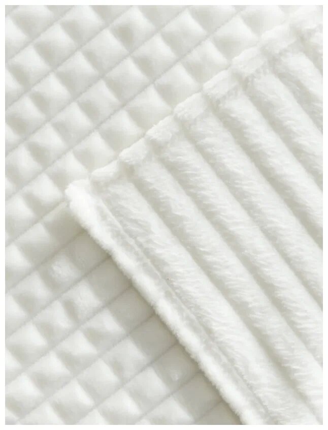 Плед покрывало Кубик велсофт флисовый мягкий теплый на кровать, диван накидка евро размер 200х220 , белый - фотография № 2