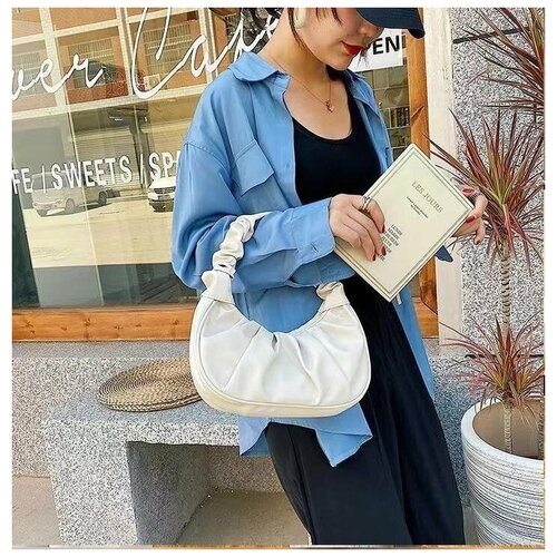 Женская сумка-багет с волнами белого цвета