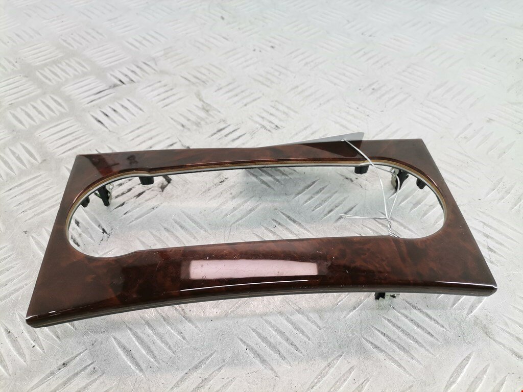 Накладка декоративная на торпедо Mercedes C-Class (W204) A2046803507 арт. 1703514