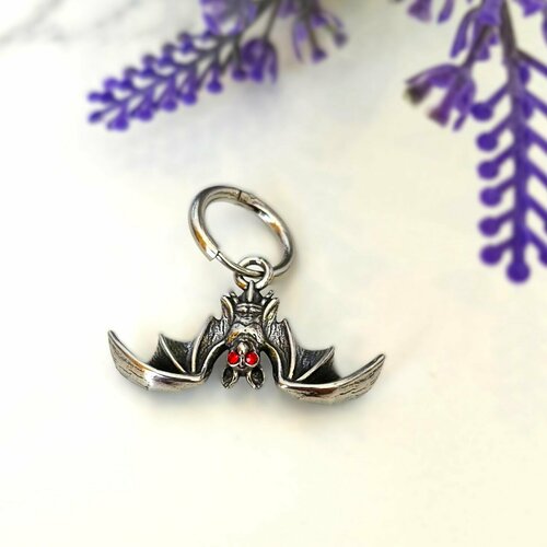 Моносерьга Starfallshop, славянский оберег, фианит, кристаллы Swarovski, металл, искусственный камень, размер 27 мм, серебристый/красный