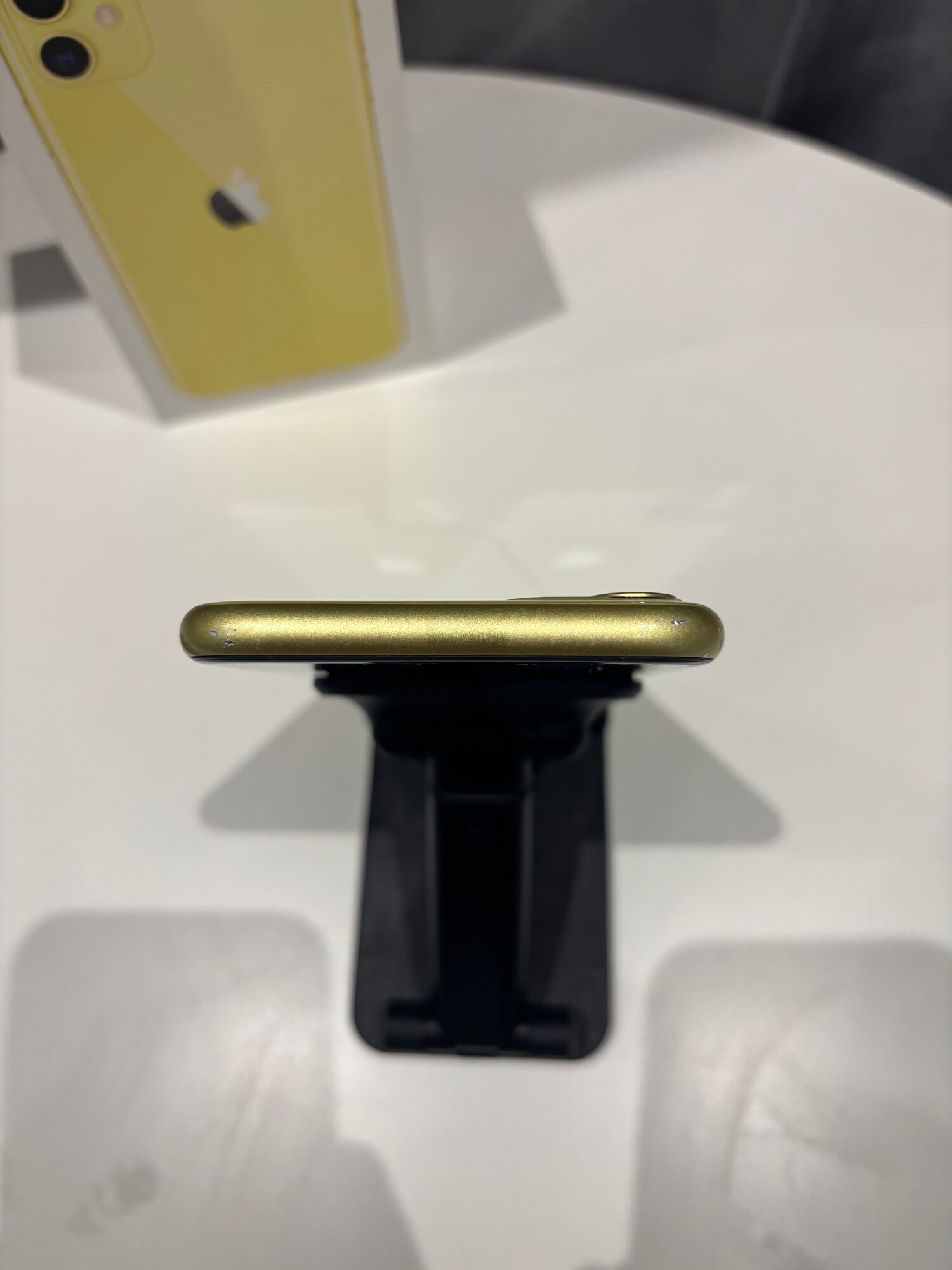 Смартфон Apple iPhone 11 128 ГБ RU, Dual: nano SIM + eSIM, желтый — фото 1