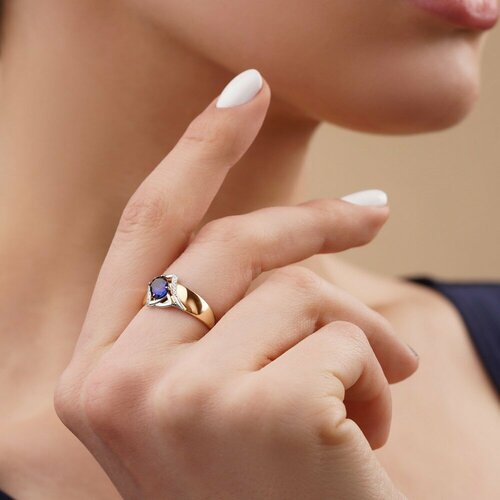 фото Кольцо яхонт, золото, 585 проба, сапфир синтетический, бриллиант, сапфир, размер 17, синий, золотой яхонт ювелирный