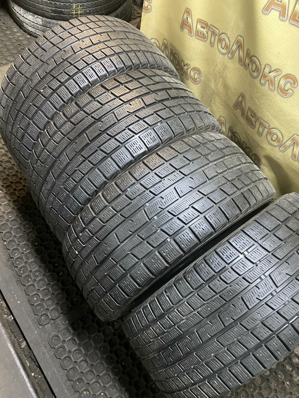 255/40 R19 100Q Yokohama Ice Guard IG30