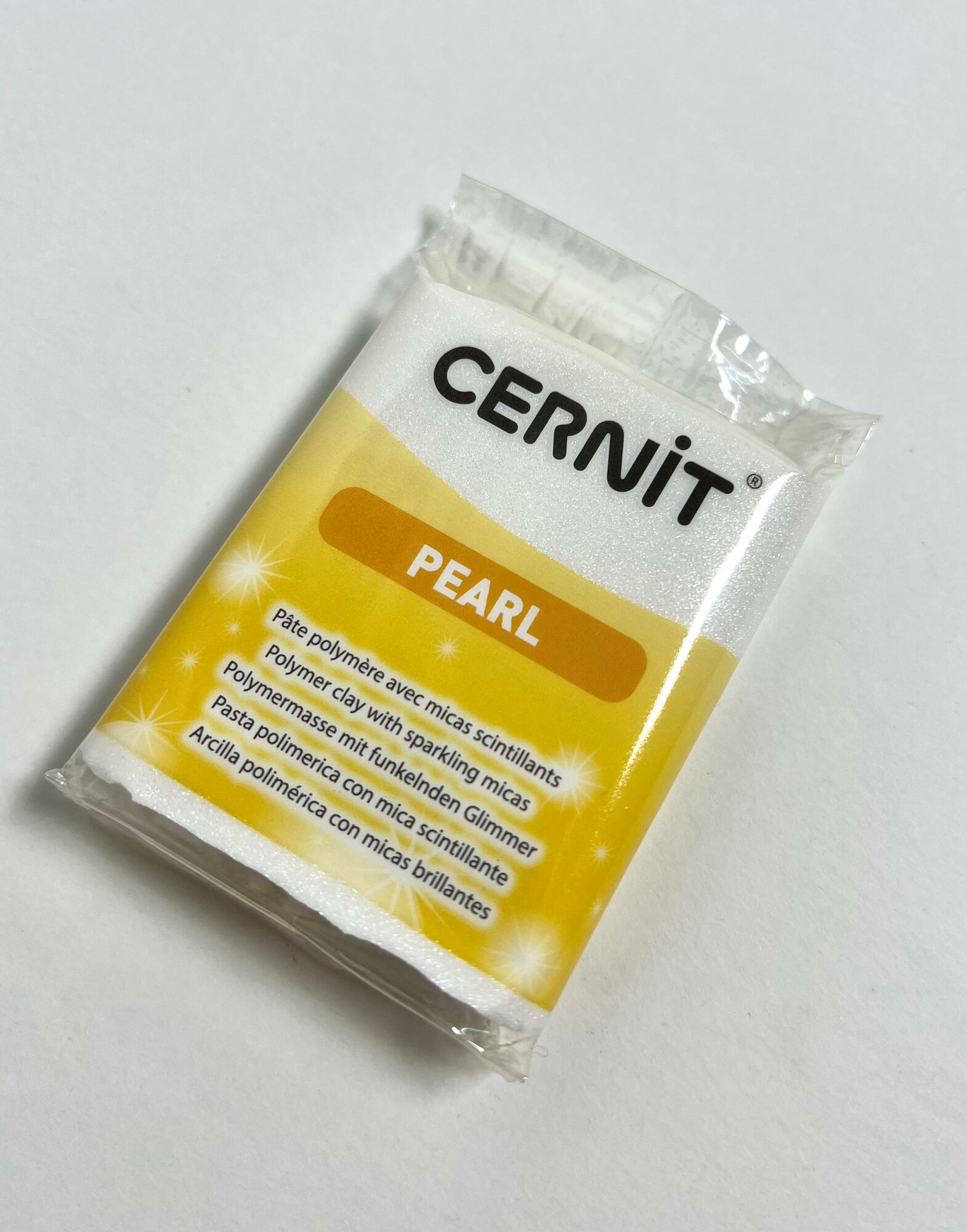 Полимерная глина Cernit "Pearl white", цвет белый глиттер, 56 грамм для лепки из полмерной глины — фото 1