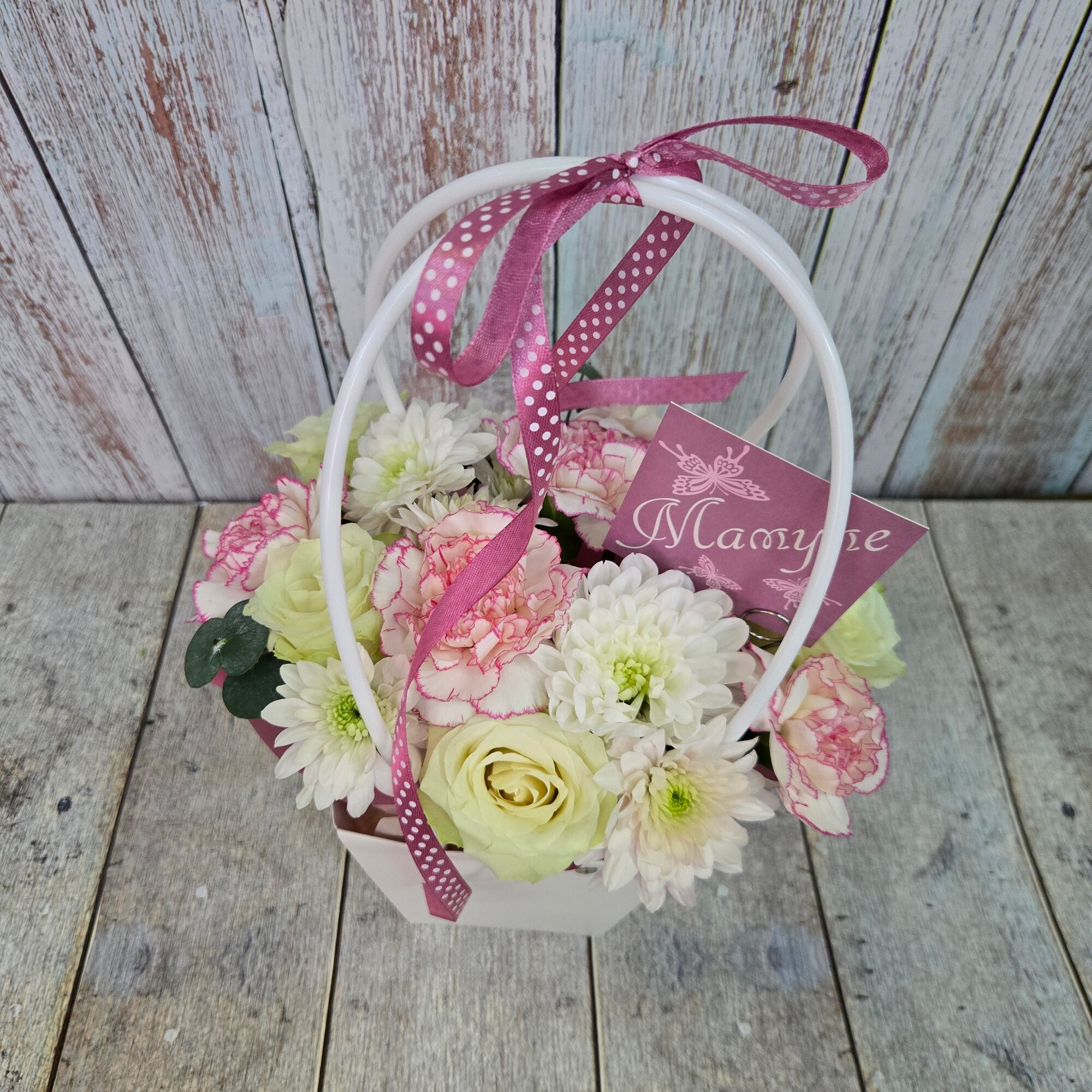 Корзинка цветов ко дню дню матери / букет цветов на день рождения/ цветы комплимент