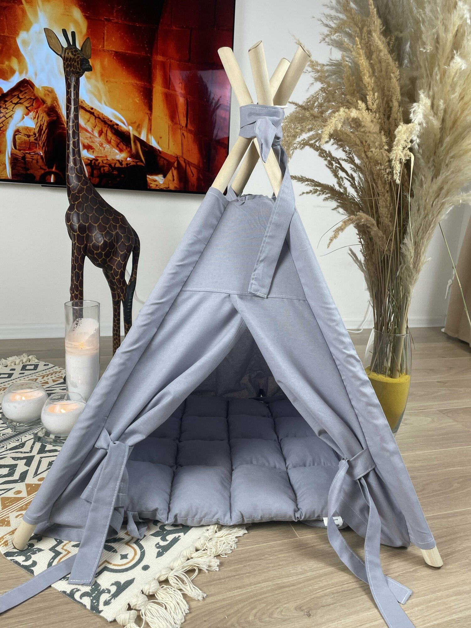 Домик палатка ВигВам с мягкой подушкой лежаком для кошек и собак мелких и средних пород серый - фотография № 3