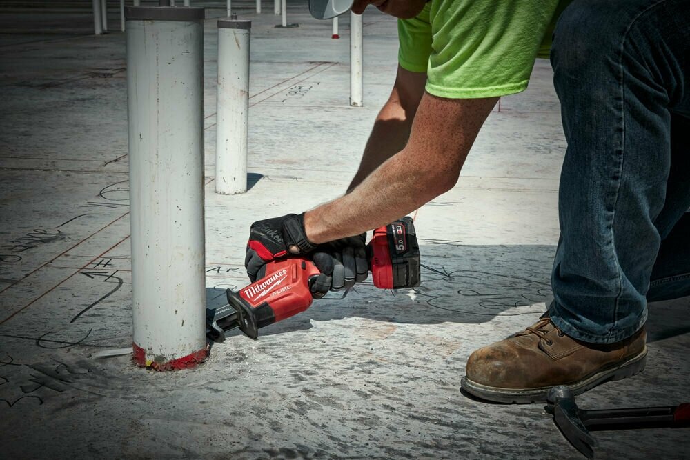 Аккумуляторная сабельная пила Milwaukee M18 FHZ-0X FUEL (без акк, без з/у) - фото №3