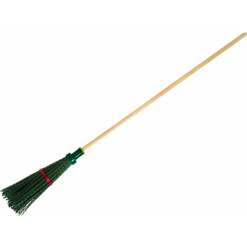 Практичная деревянная метла 160 см с мягкой рабочей частью из полипропилена Инструмент незаменим для уборки сада и внутреннего двора от накопившегося мешающегося весенне - осеннего мусора 1827₽