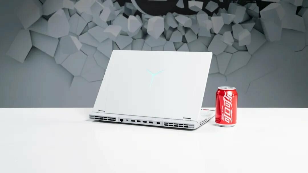 Игровой ноутбук Lenovo Legion 5 Pro (R9000P) Ryzen 9 7945HX 16 Gb 1Tb RTX 4060 Белый Полностью русифицирован